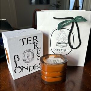 DIPTYQUE TERRES BLONDES (GOLDEN LANDS)
Refillable Candle NEW